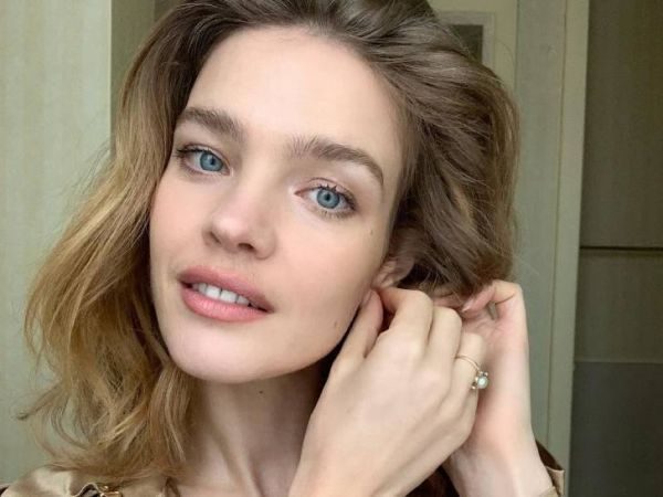 Наталія Водянова у сріблястому Louis Vuitton знову виглядає фантастично молодо (ФОТО)