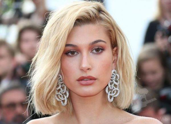 Дуже маленька чорна сукня, яку може дозволити собі лише Хейлі Бібер (ФОТО)