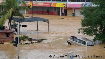 Понад 20 тисяч малайзійців полишили свої домівки через повені