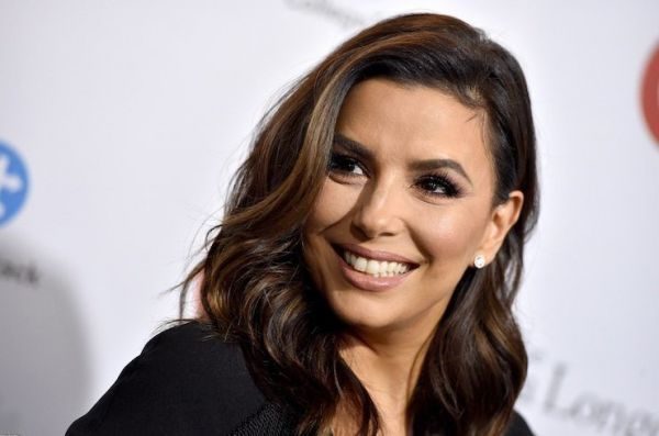 +1 спосіб носити шовкову сорочку: Показує Єва Лонгорія (ФОТО)