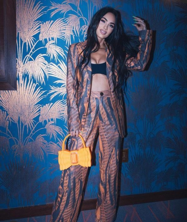 Меган Фокс і Дуа Ліпа демонструють наймодніший колір манікюру весни 2022 (ФОТО)