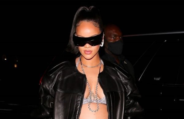 Новий відвертий вихід вагітної Ріанни (ФОТО)