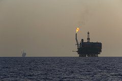 В Перу военное судно столкнулось с нефтяной платформой