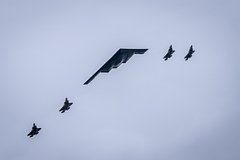 В России оценили пролет бомбардировщика во время встречи Путина и Трампа на Аляске