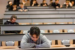 Рособрнадзор объявил предостережения российским вузам