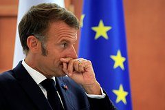 Во Франции более ста депутатов поддержали импичмент Макрону