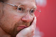Карпин шуткой об избиении рассказал о методах работы в сборной России