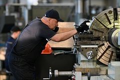 Потребность российской экономики в новых работниках оценили