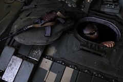 Бывшие украинские заключенные подрались за еду на позициях "Азова"