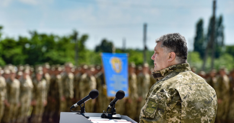 "Слава Украине": политолог объяснил, зачем Порошенко создаёт свой "рейхстаг"