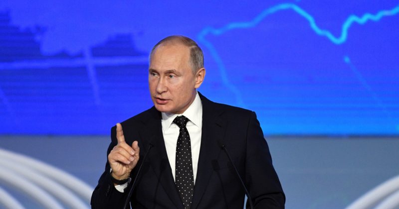 Путин призвал следить за этическим поведением на всех уровнях партии