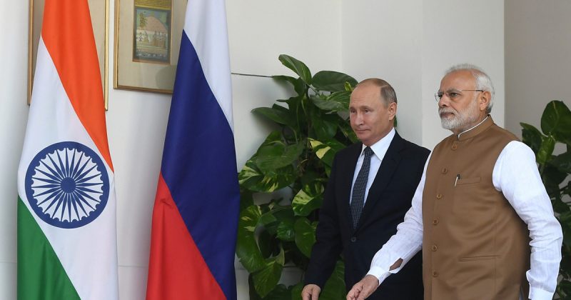 Пригласил на ВЭФ как главного гостя. Путин провёл телефонный разговор с Моди