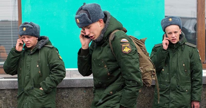 Смартфоны вне закона. Почему правительство хочет запретить гаджеты в войсках