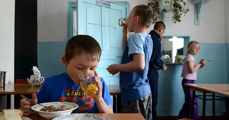 "Кормите детей сами". Как чиновники во Владимире решили сэкономить на школьниках