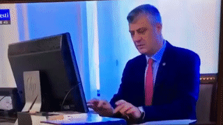 Лидер Косова набрал пароль на рабочем компьютере, и он, похоже, слишком простой