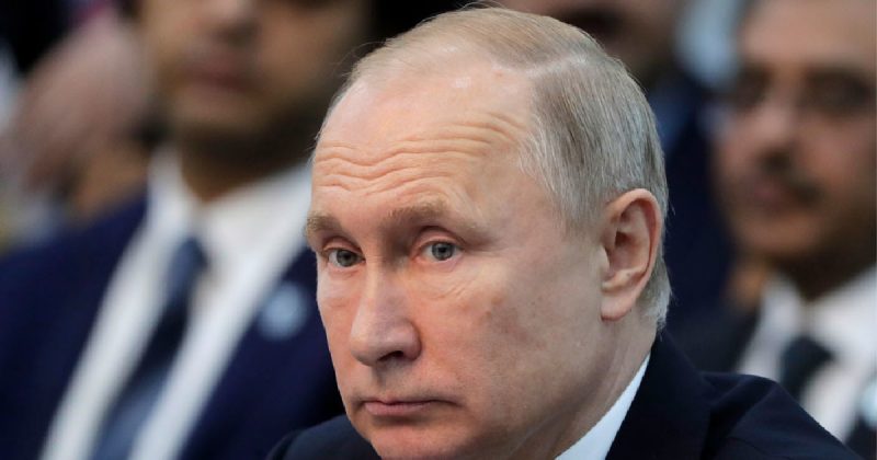 Опрос: Около 72% россиян доверяют президенту Владимиру Путину