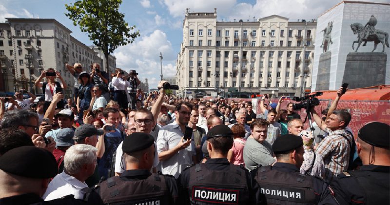 "Протест ради фоток". Эксперт указал, чем себя выдали зачинщики акции 3 августа