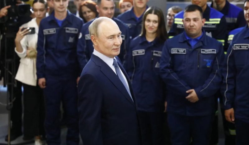 "Подмораживают людей": Удивившая Путина сотрудница "Атомфлота" объяснила выбор профессии