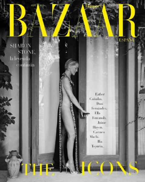 67-летний Шанрон Стоун снялся в обнаженной рубашке для тела (фото)