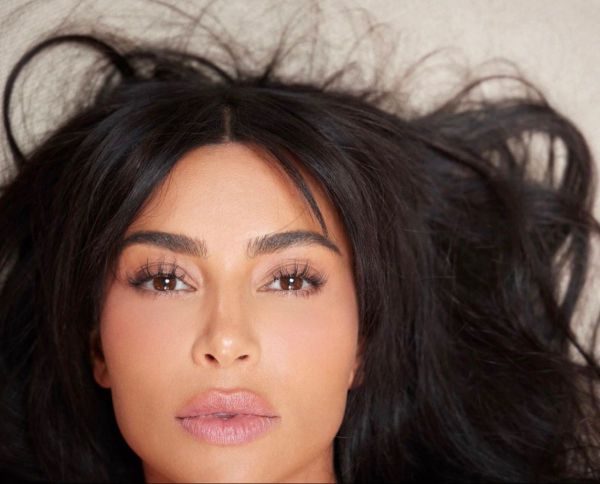 Ким Кардашьян повторил стиль цензуры (фото)