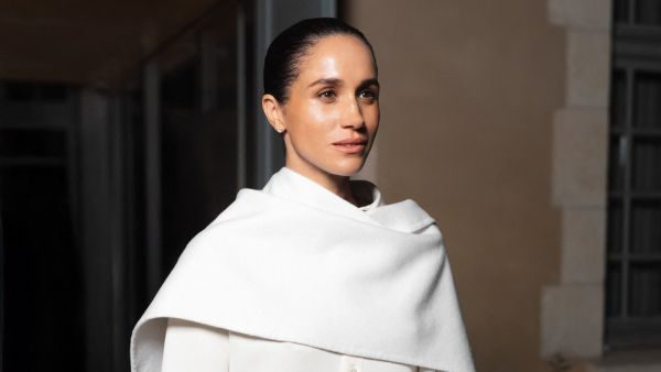 Скандал на Неделе моды в Париже: через Меган Маркл, показавшую часовой