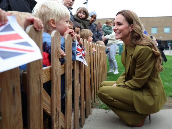 Кейт Миддлтон вышла в свет в костюме от Виктории Бекхэм (фото)