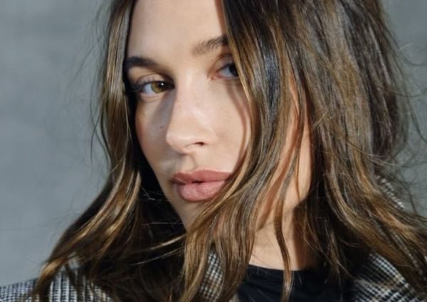 Хейли Бибер рассказала, что она планирует делать с деньгами от продажи своей компании