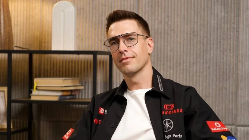 Секс-коуча Алекса Лесли пытаются лишить родительских прав