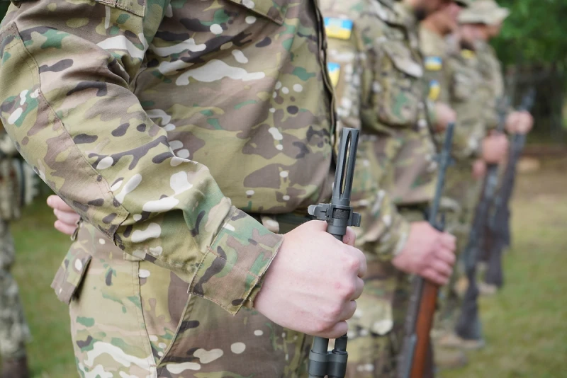 "Лучшие лётчики и пехотинцы": Награждение "‎элиты" ВСУ на плацу перешло в похороны