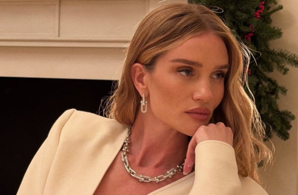 Рози Хантингтон — Уайтли снялась в эффектной рекламе бриллиантов (фото)