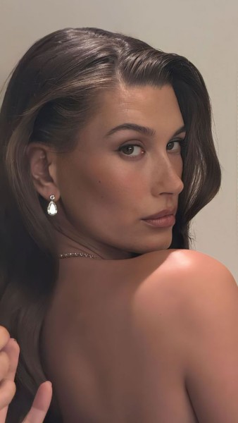 Хейли Бибер увеличивает продажи Elf ​​Beauty