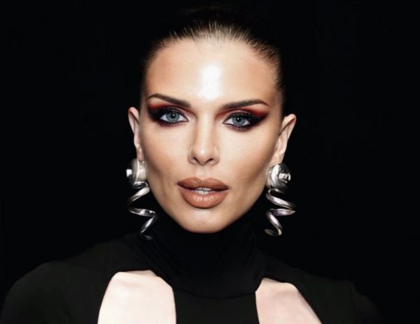 Бывшая любимая Канье Веста, Джулия Фокс, повторила образ Бьянки Цензори (фото)