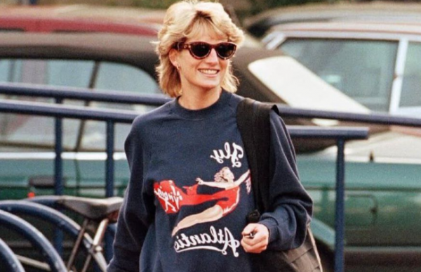 В Британии снова поступил в продажу культовый свитшот "Принцесса Диана 90-х Virgin" (фото)