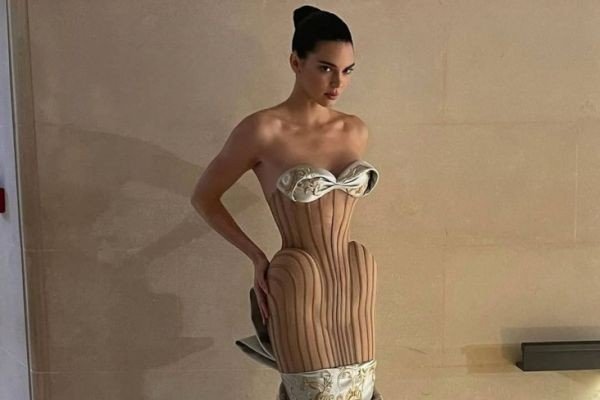 Кендалл Дженнер призналась, что семья смотрит на нее косым взглядом из-за ее стиля одежды