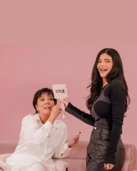 Кайли Дженнер с мамой хотели выкупить Kylie Cosmetics