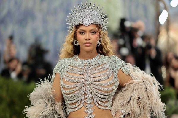 Бейонсе впервые за 10 лет появилась на Met Gala (видео)