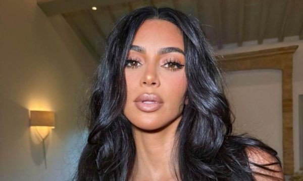 Ким Кардашьян чуть не сломала костюм на Met Gala 2026